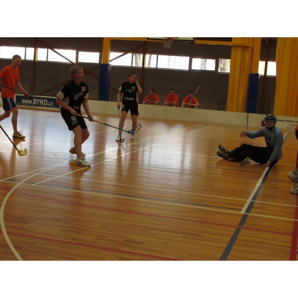 Turpinās Valkas novada čempionāts florbolā. Sestdien 