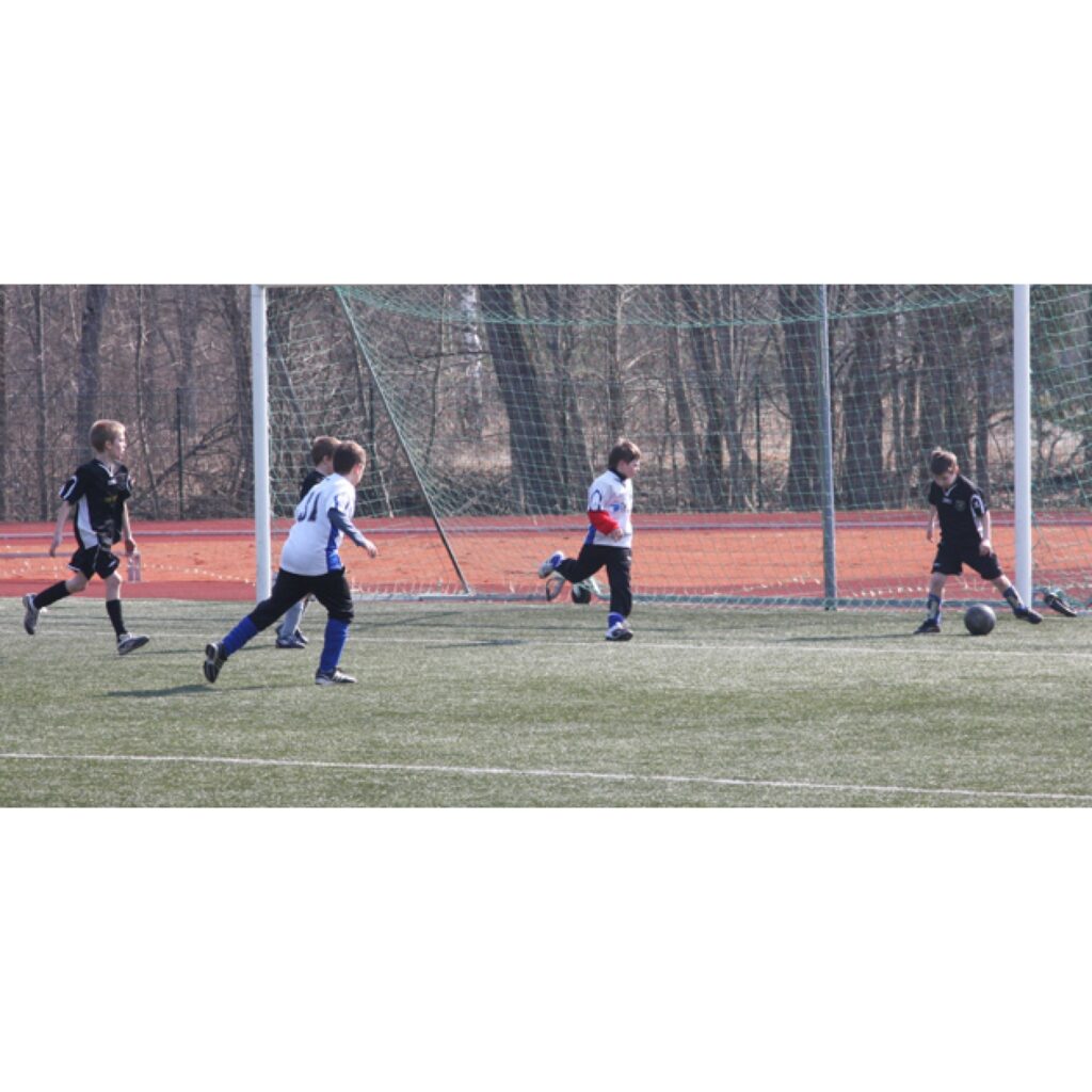 Sestdien un svētdien Valkas pilsētas stadionā notika tradicionālais Valkas novada BJSS rīkotais futbola turnīrs “Pavasaris 2010” U-13 un U-10 vecuma grupās.
Autors: Aldis Dubļāns