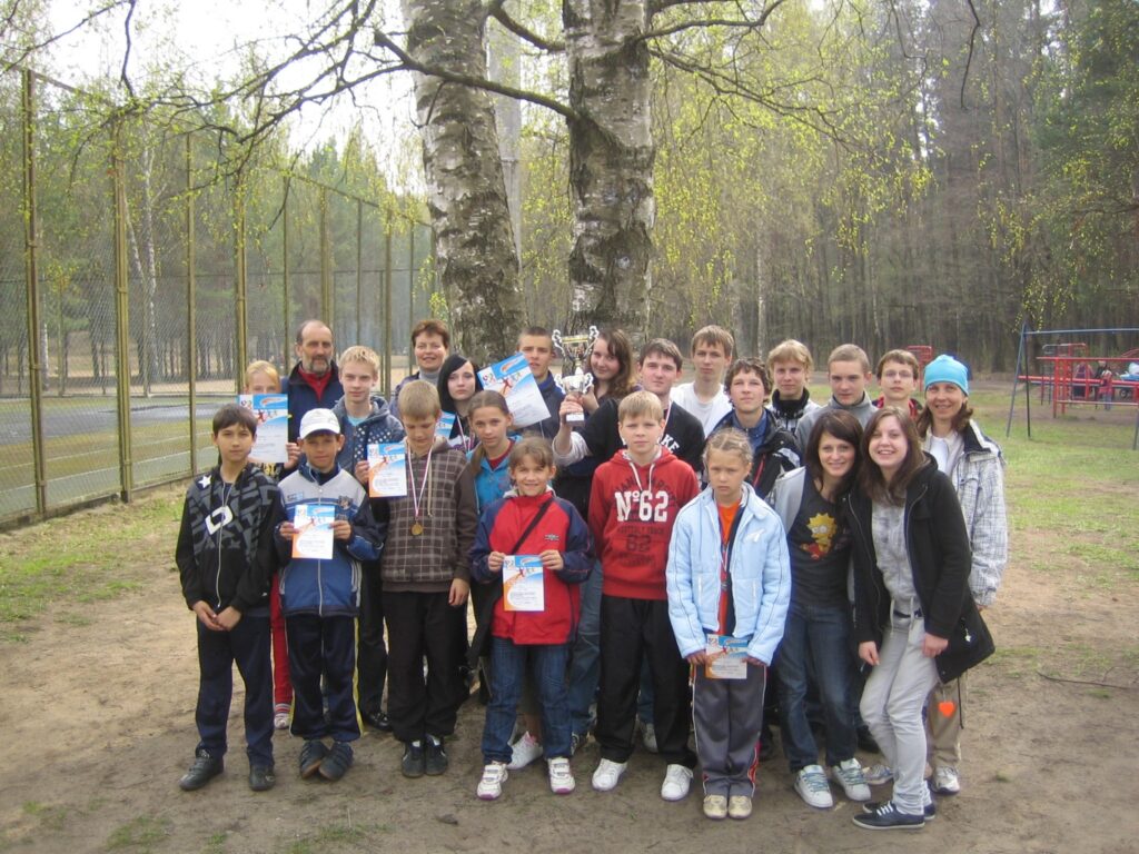 Valkas pamatskolas un ģimnāzijas krosa komanda mājup pārved zeltu un bronzu.
Autors: No personīgā arhīva