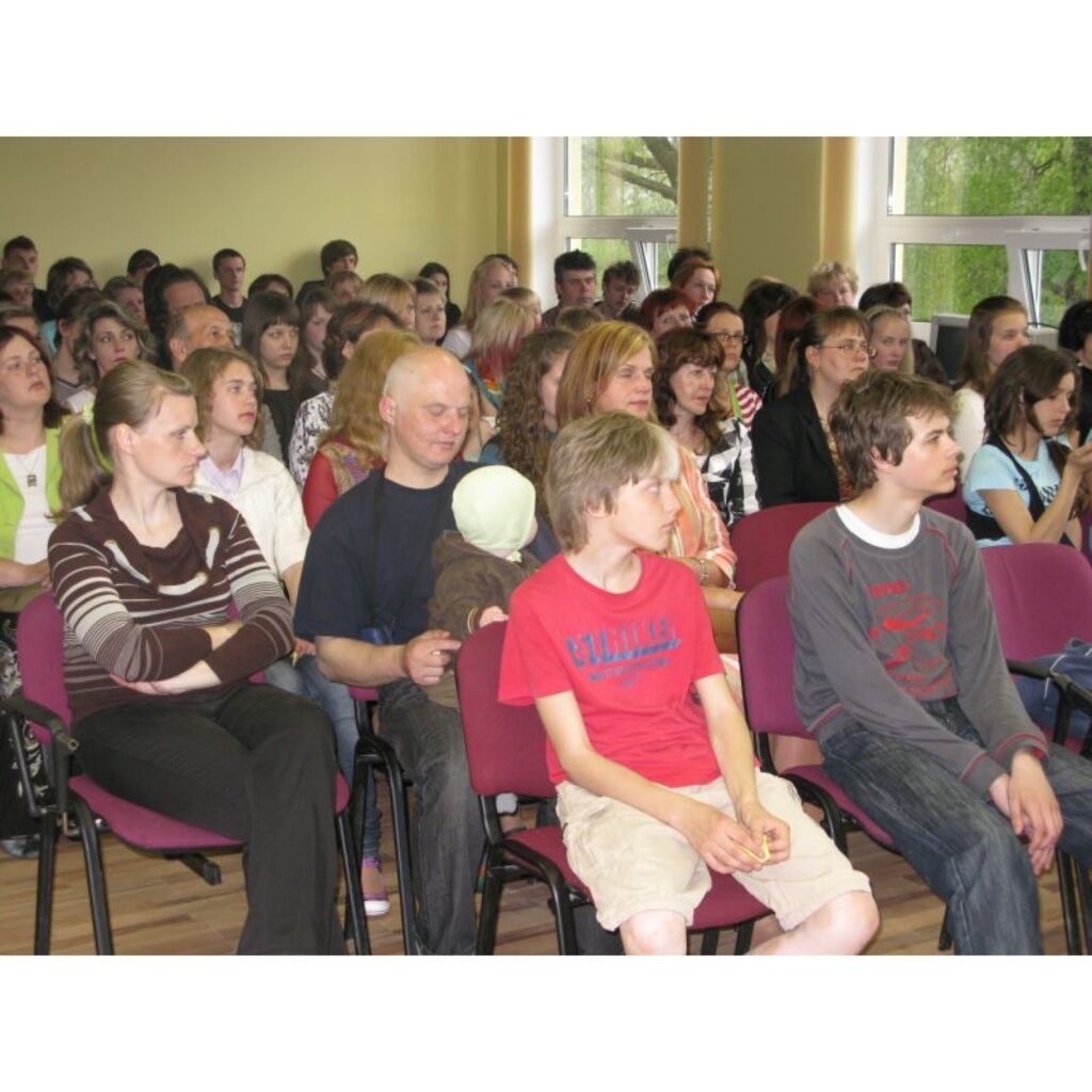 Vakar, 13. maijā, Smiltenes Centra vidusskolā notika olimpiāžu dalībnieku un viņu vecāku pēcpusdiena. Tika teikts paldies visiem, kas piedalījušies skolēnu sagatavošanā olimpiādēm, kā arī skolas kolektīvs bija parūpējies par...
Autors: Sarmīte Ozola