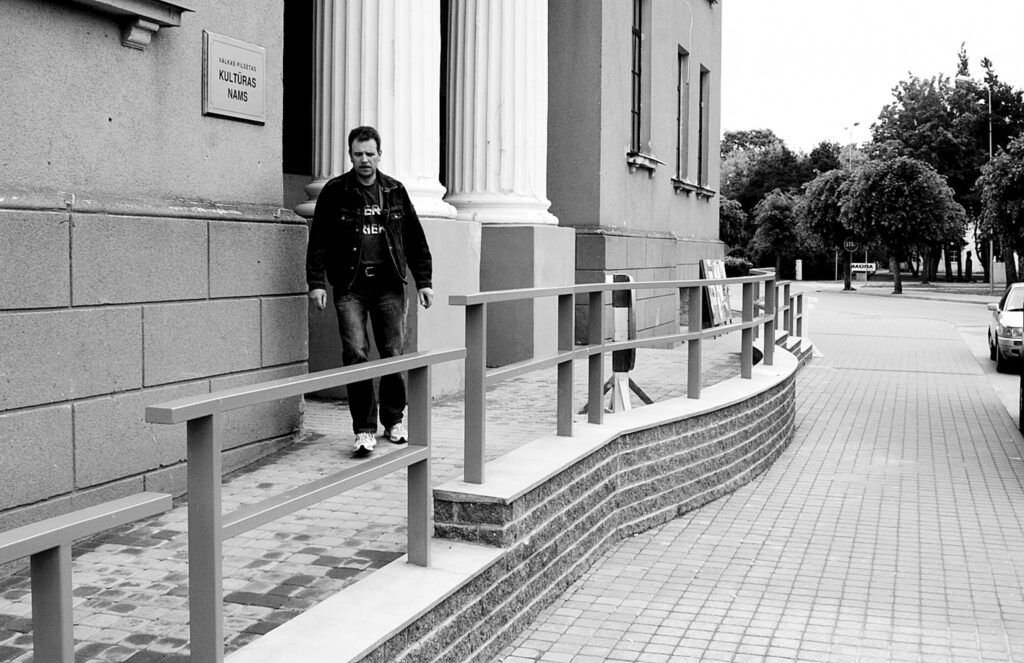 Valcēnieši uzskata, ka šis nav tas labākais kāpņu būvēšanas paraugs, par veiksmīgākām atzīstot mūzikas skolas un pašvaldību nama kāpnes Beverīnas ielā.
Autors: Aldis Dubļāns