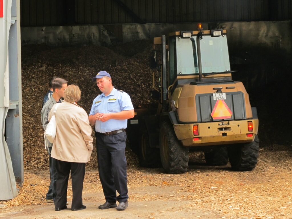 Šodien ap pusdienlaiku Valkas policija saņēma ziņojumu, ka pašā pilsētas centrā – pie Tālavas ielas katlumājas - atrastas cilvēka mirstīgās atliekas.
Autors: Inga Karpova