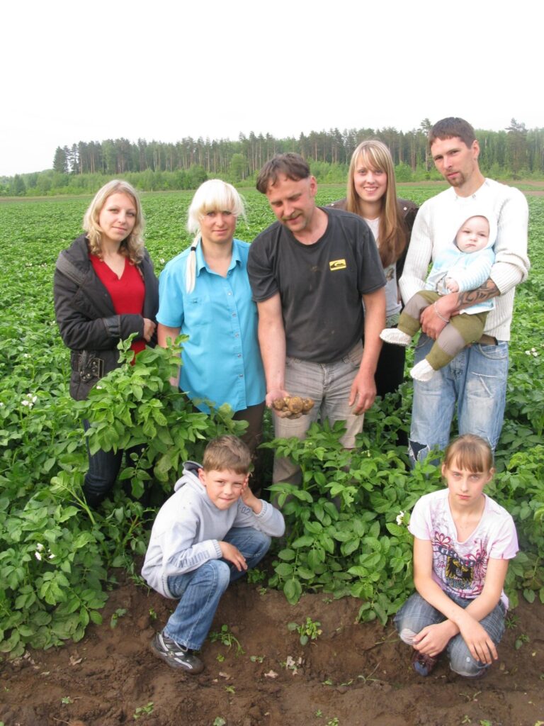 Darba roku Jaunievānos daudz, bet ražas laikā saimniecībā palīgā dosies arī talcinieki. 
Autors: Sarmīte Ozola