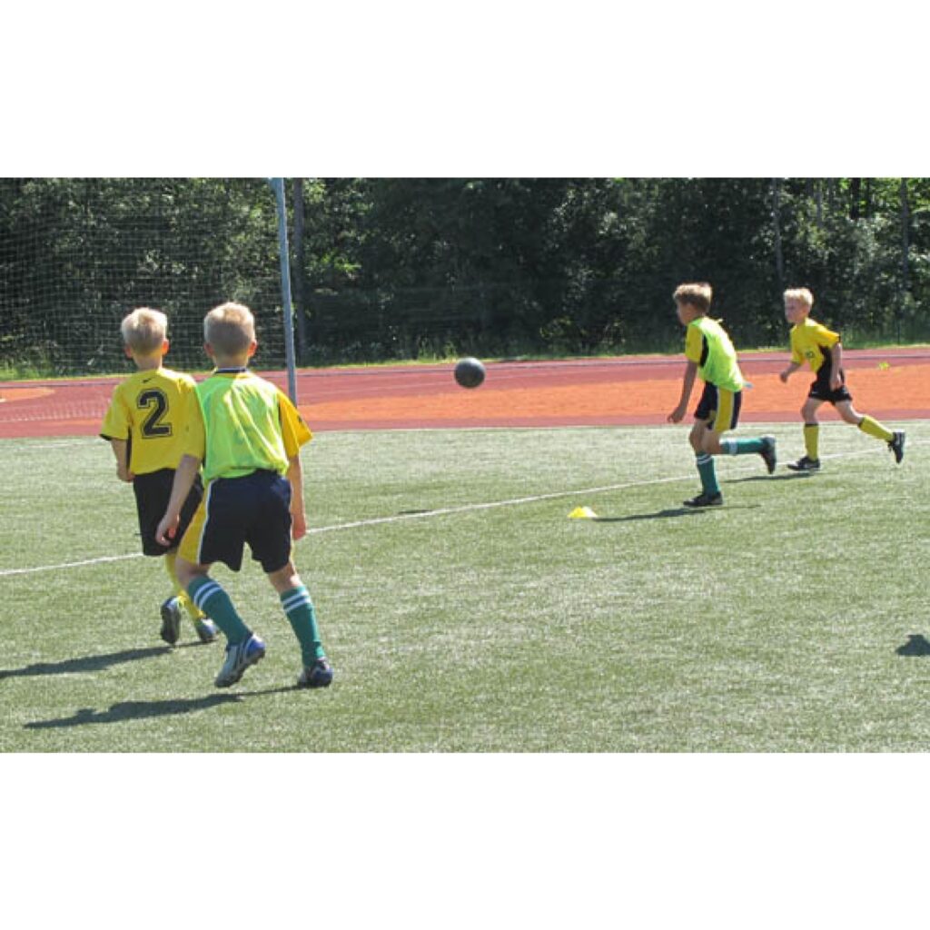 Pašlaik Valkas stadionā notiek Vidzemes zēnu futbola čempionāta kārtējais posms, kurā piedalās vairākas Smiltenes BJSS, Valkas BJSS un Rūjienas komandas.
Autors: Aldis Dubļāns