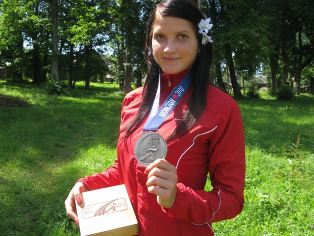 Šosezon smilteniete Līna Mūze šķēpa mešanā izcīna vienu panākumu pēc cita. Augstākais sasniegums - sudraba medaļa pasaules junioru čempionātā. 
Autors: Sandra Pētersone