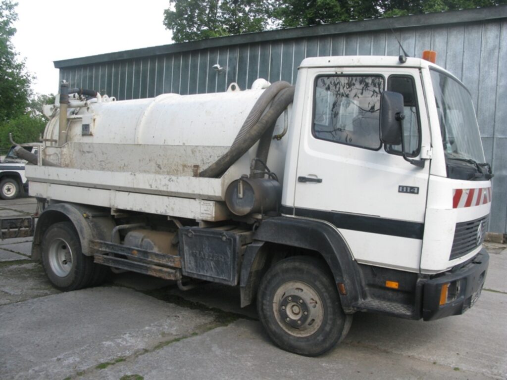 Ceturtdien Valsts policija Alūksnes novadā atrada pašvaldības uzņēmumam “Smiltenes NKUP” nozagto asenizācijas automašīnu. Tā nogādāta uz policijas stāvlaukumu Smiltenē.
Autors: Sandra Pētersone