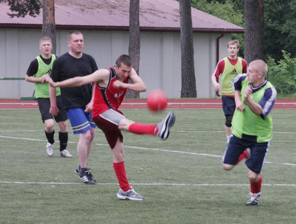 Četru maču sērijā Valkas pilsētas stadionā pārliecinoši labāki bija Sēļu futbolisti. 
Autors: Aldis Dubļāns