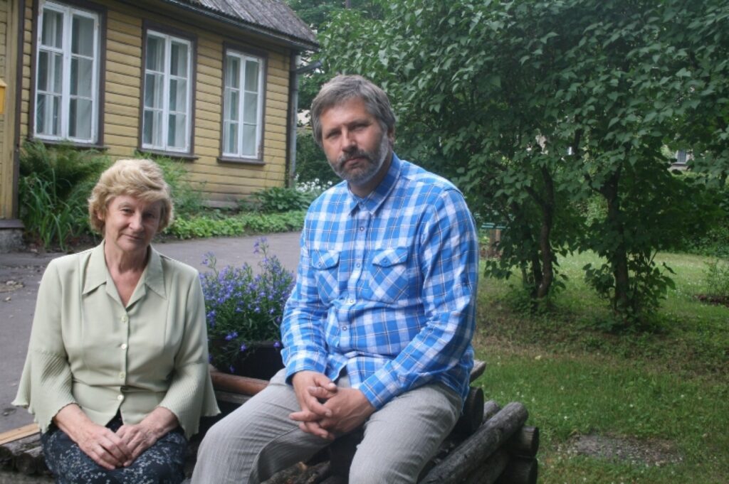 Valkas – Lugažu evaņģēliski luteriskās draudzes priekšniece Anna Dreimane un mācītājs Ģirts Kalniņš uzskata, ka draudze ir kā liela ģimene, kurā katrs pēc savām spējām atrod veidu, kā kalpot Dievam.
Autors: Aivars Zilbers