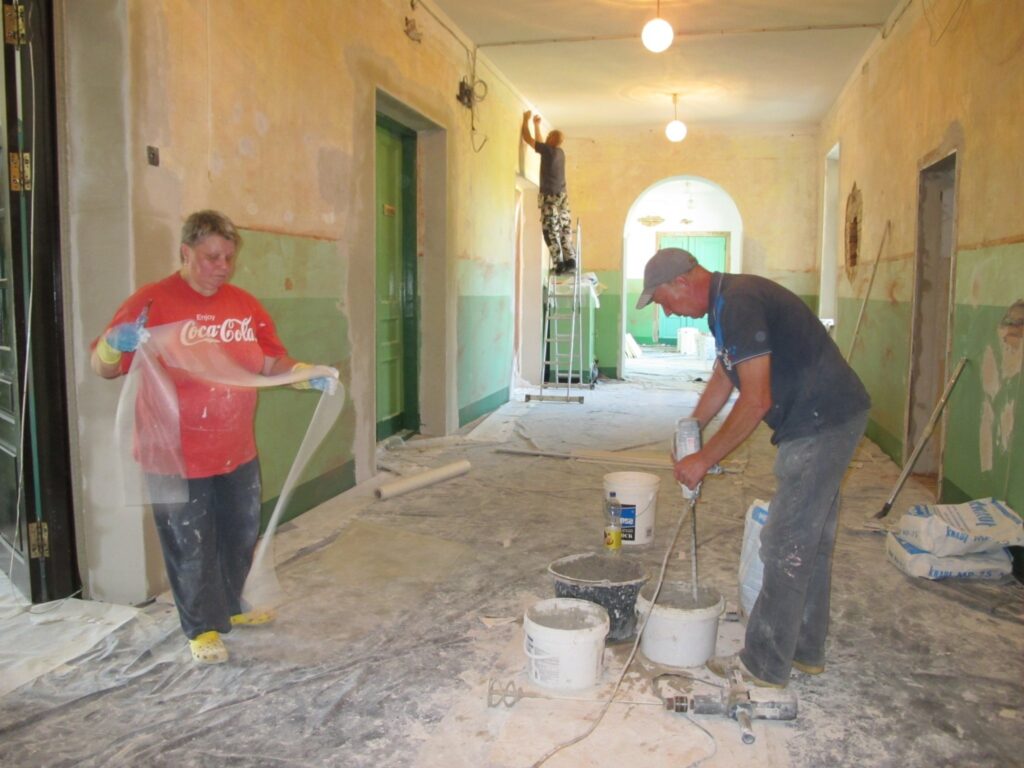 Pēc remonta pirmā stāva gaitenis radīs vieglu, gaišu un pacilājošu noskaņu.
Autors: Aldis Dubļāns