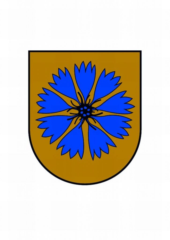  Smiltenes novada ģerbonī redzams rudzupuķes zieds zelta laukā. Autore - Ginta Špate. 