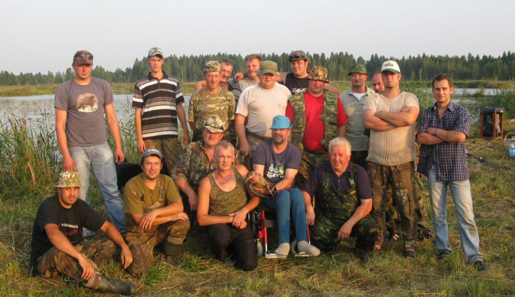 “Ziemeļlatvija” ūdensputnu medību sezonas atklāšanu devās vērot uz Blomi un Trikātu. Mednieku kluba “Trikāta” vīri atzina, ka šovasar Kačora dīķos meldri padevušies īpaši kupli, tāpēc problēmas sagādā nokļūšana līdz nomedītajiem putniem.
Autors: Sarmīte Ozola