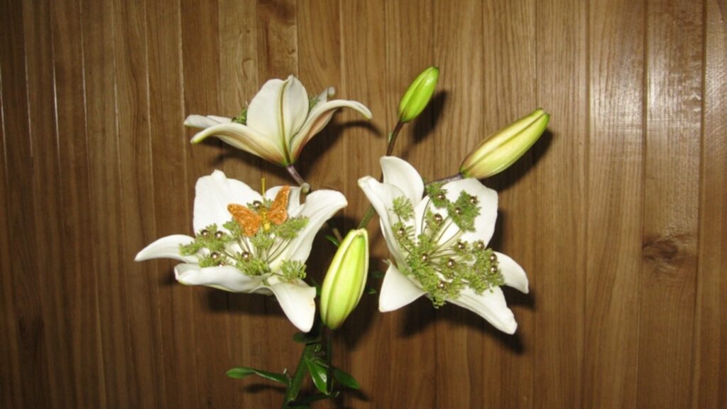 Ar floristikas palīdzību ikvienu ziedu var padarīt vēl krāšņāku. 
Autors: No personīgā arhīva