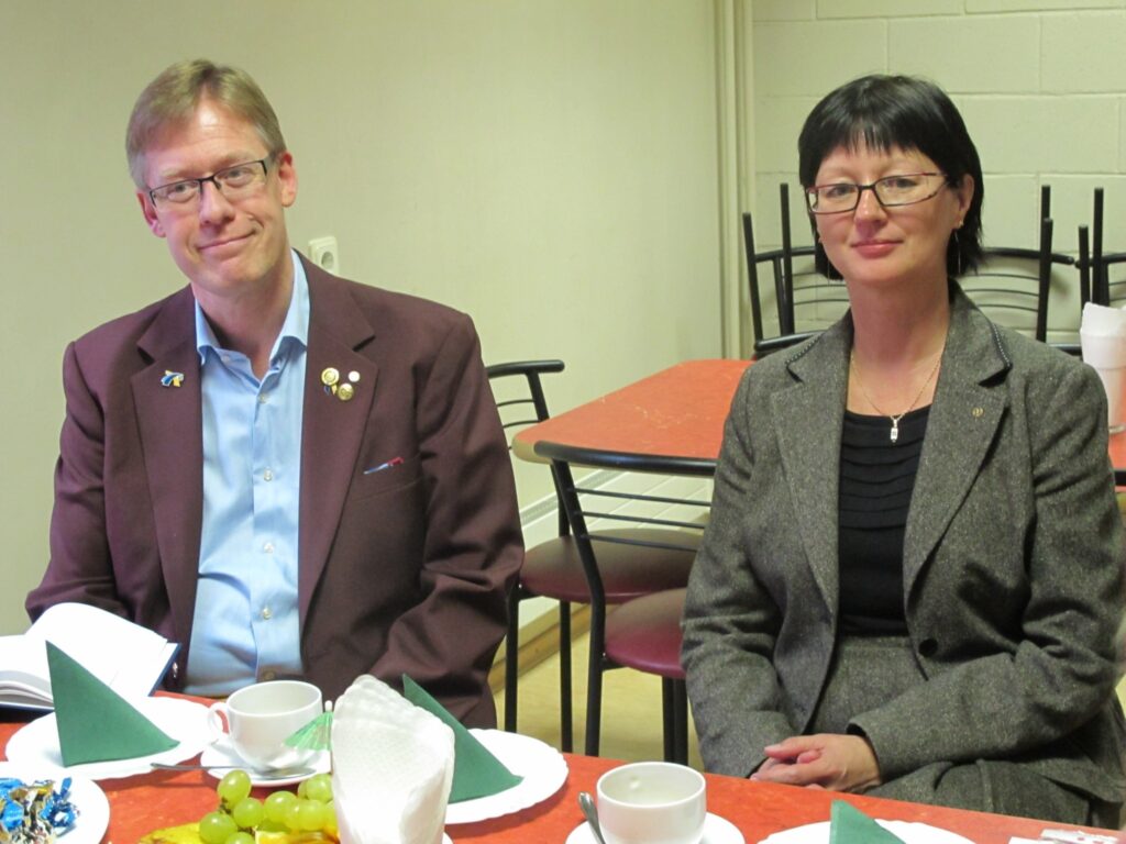 Šonedēļ Valkas Rotari kluba prezidente Lita Skrajāne uzņēma “Rotary International” 2410. apgabala, kurā ietilpst arī Valkas Rotari klubs, gubernatoru Mikaēlu Ālbergu.
Autors: Inga Karpova