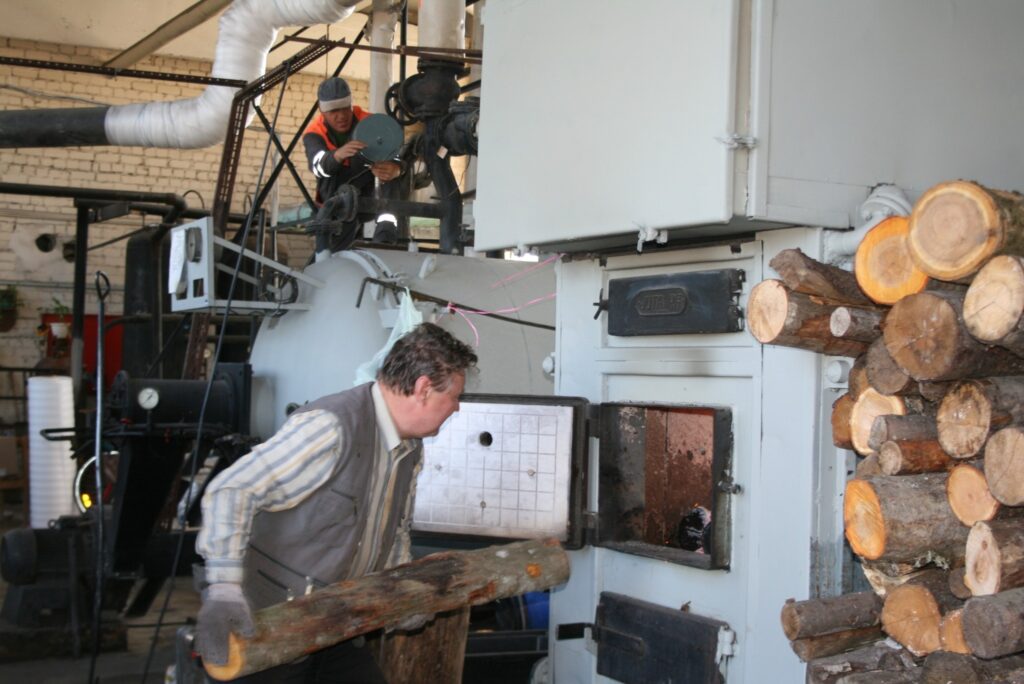 Valkā Rūjienas ielas katlumājā galvenie remontdarbi jau veikti. Kurinātava strādā ikdienas režīmā, gaidot apkures sezonas sākumu. 
Autors: Aivars Zilbers