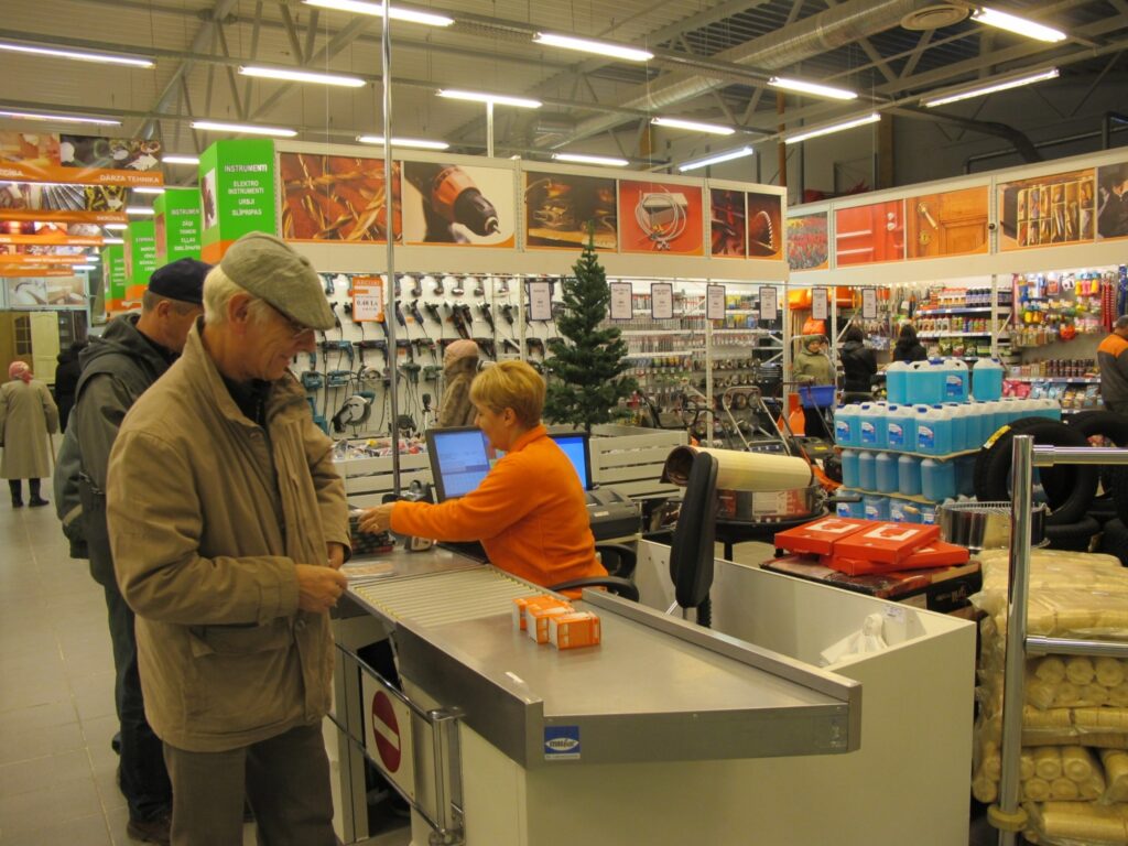 Turpmāk tirdzniecības centra “Walk” apmeklētāji varēs iepirkties arī jaunatvērtajā veikalā “Mājai Dārzam”. 
Autors: Inga Karpova