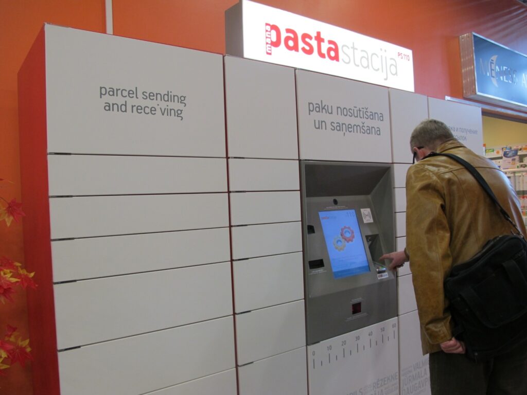 Šonedēļ Valkā  darbu uzsācis Latvijā vēl nebijis pasta pakalpojumu veids – pašapkalpošanās pasta terminālis “Mana pasta stacija”. 
Autors: Inga Karpova