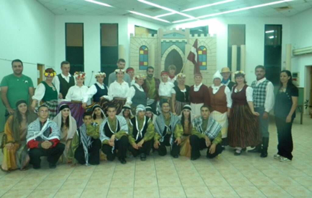 Valkas kultūras nama muzikanti, dziedātāji un dejotāji nedēļu rādīja savu programmu Izraēlas arābiem. 
Autors: No personīgā arhīva