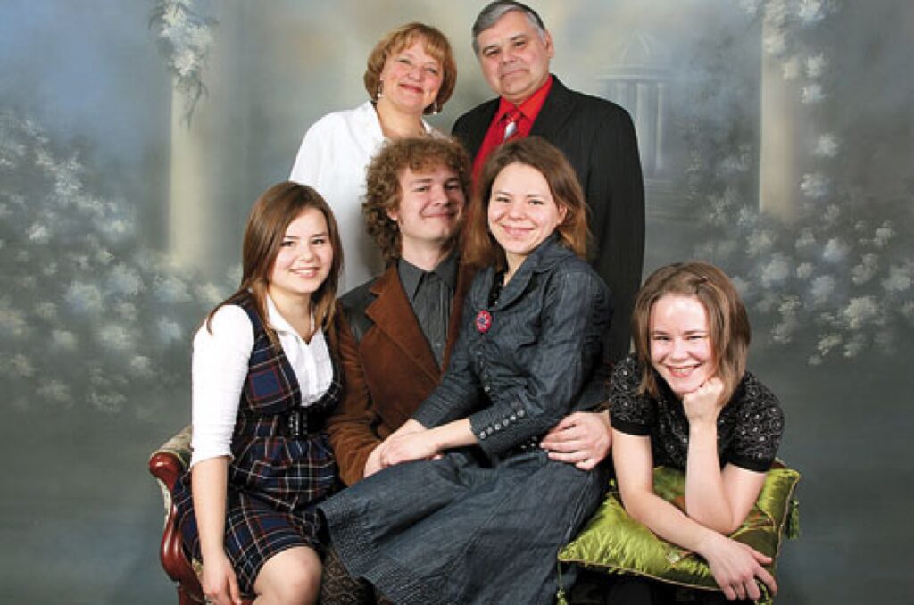 30 gadu ir kopā ar dzīvesbiedri Inesi. Abi izaudzinājuši savas trejmeitiņas: Ilzi (28 gadi), Līgu (26) un Daci (20). Dzīvo Cēsīs.
Autors: No personīgā arhīva