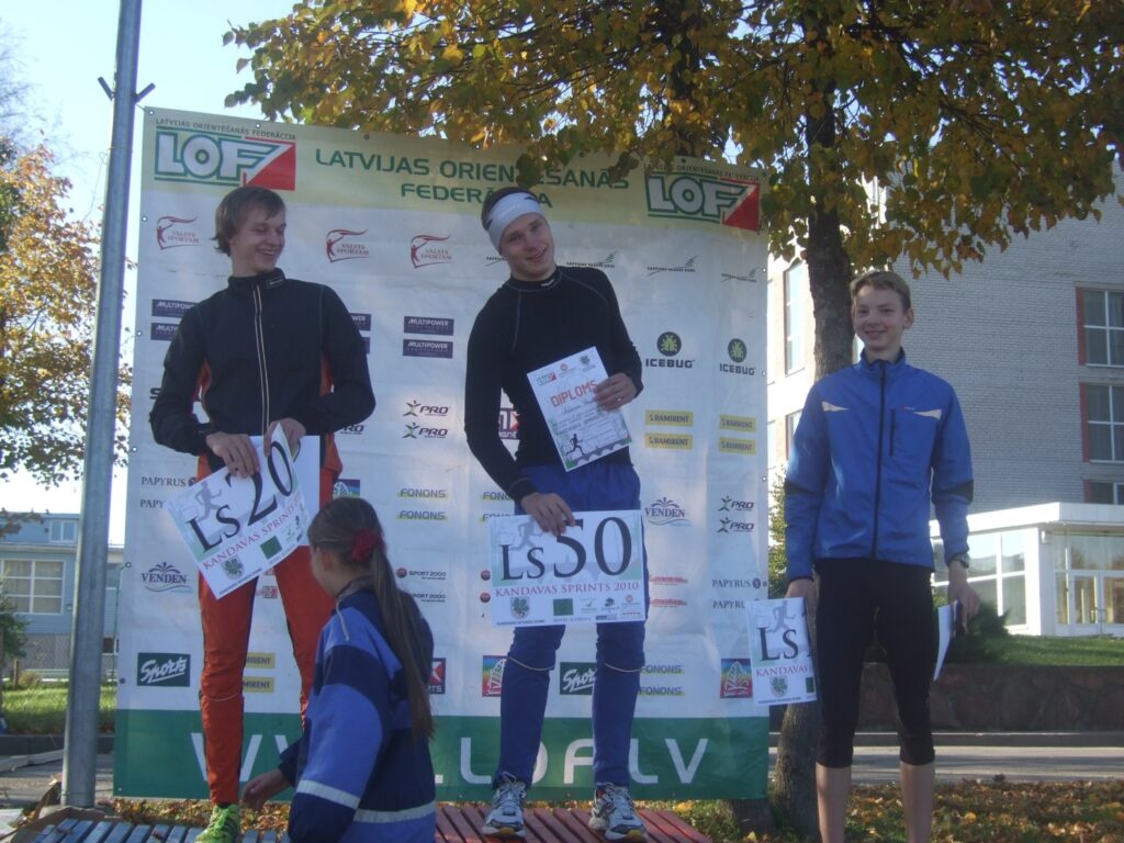 Neviltots prieks par uzvaru “Latvijas sprinta kausā” Elites grupā ir grundzālietim Artūram Pauliņam (vidū). Viņu neizdevās pārspēt brāļiem Andrim un Raivo Kivleniekiem. 
Autors: No personīgā arhīva