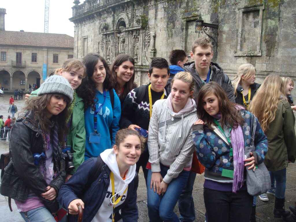 Pēc vizītes Spānijā (attēlā) Smiltenes Centra vidusskolas trīs skolēni ar jauniegūtajiem draugiem sazinās sociālajos tīklos un apsver iespēju aizbraukt ciemos.
Autors: No personīgā arhīva