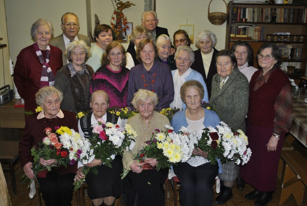 Smiltenes pensionāru apvienība tikko sumināja četras jubilāres cienījamā vecumā: Veltu Tauriņu (no kreisās), Ernestīni Spalviņu, Ženiju Grimu un Āriju Rīderi.
Autors: Sandra Pētersone
