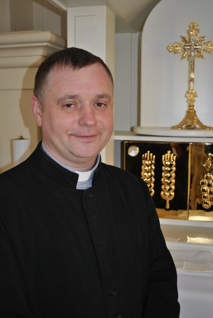 Katoļu draudzes priesteris Vjačeslavs Bogdanovs visiem vēl, lai šie Ziemassvētki būtu Dieva mīlestības apgaroti.
Autors: Sandra Pētersone