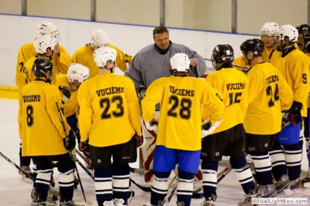 Autors: www.hokejs.co.nr