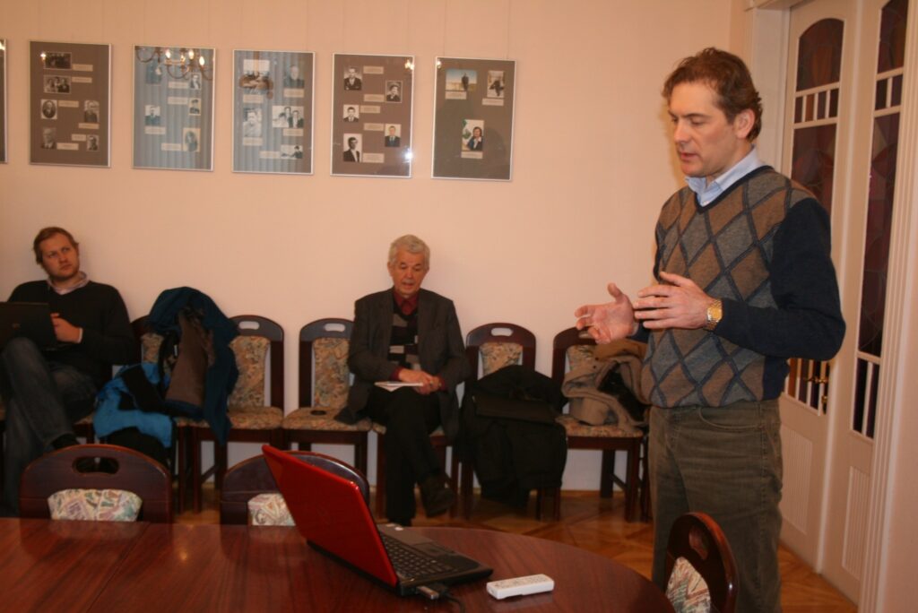 SIA “Enefit Power & Heat Valka” valdes priekšsēdētājs Kalevs Martins (no labās) Valkas novada domē solīja, ka siltumenerģijas cenu nemainīs, bet, ja būs iespēja, pat samazinās.
Autors: Aivars Zilbers