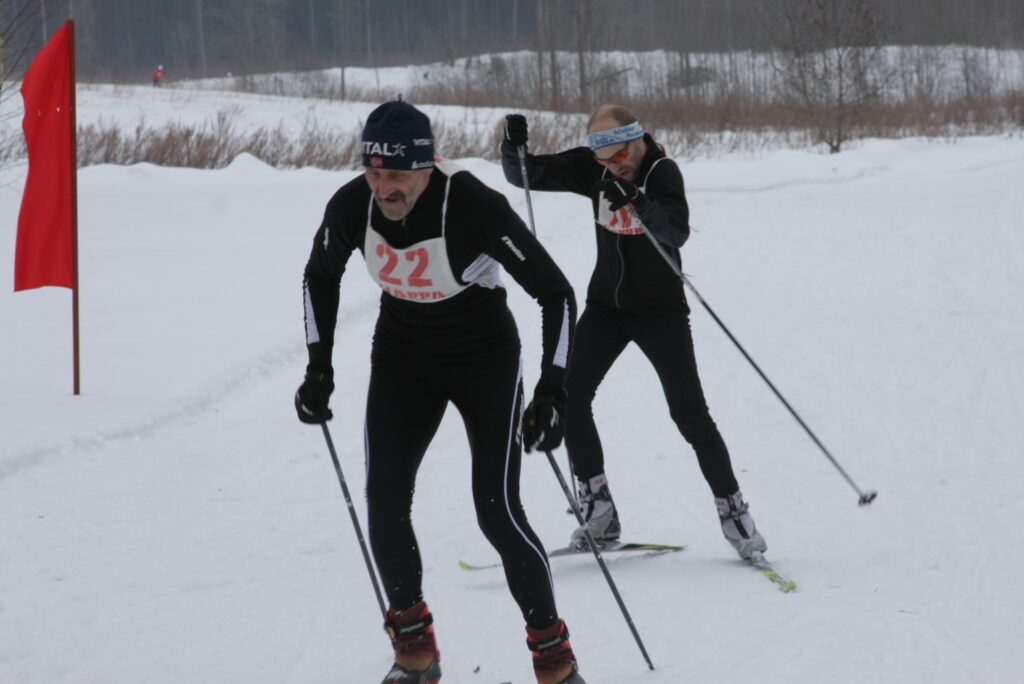 Valkas ģimnāzijas sporta skolotājs Andris Dainis (priekšplānā) ir kļuvis par Latvijas čempionu, un šajā sezonā viņu gaida daudzi starti. 
Autors: Aldis Dubļāns