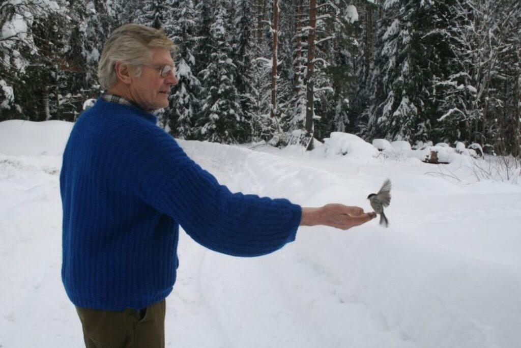 Šogad sniegoto janvāri Uldis Rudzītis pavada klusumā pie dabas savās “Lībiešu” mājās. Pirms 20 gadiem šajās dienās pret viņu jebkuru brīdi varēja vērsties vai nu tanki vai satrakoti omonieši un interfrontisti.
Autors: Aivars Zilbers