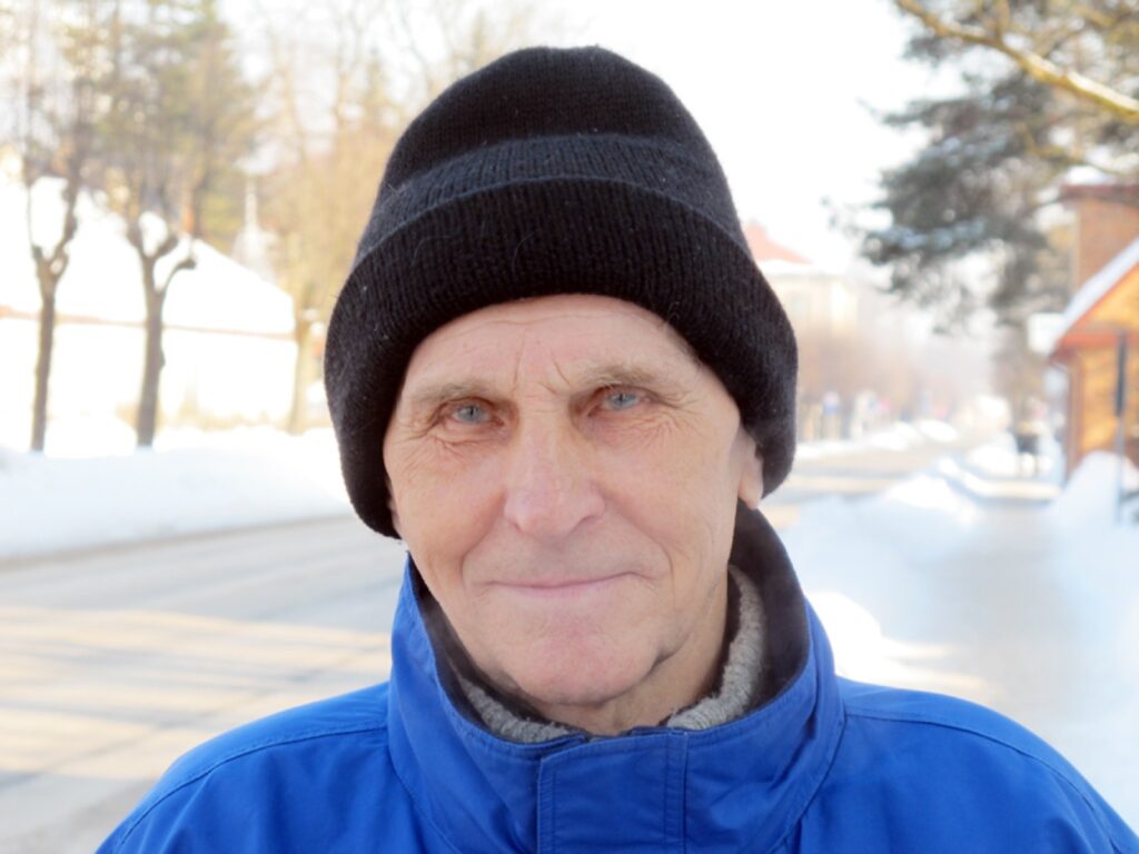 Maratonists Imants Podnieks, neraugoties uz savu cienījamo vecumu, izskatās gana možs un apcer piedalīšanos nākamajās sacensībās.
Autors: Aldis Dubļāns