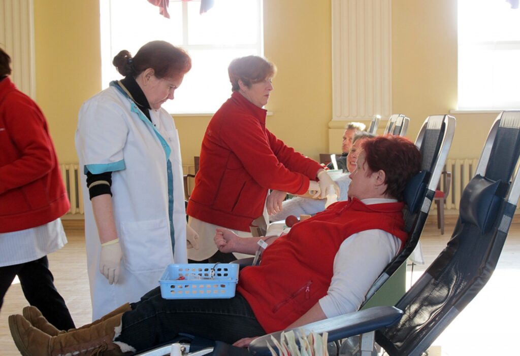 Valsts asins donoru centra brigāde Valkā nav bijusi divus gadus un tagad redz, kā mainās donoru paaudzes. 
Autors: Aldis Dubļāns