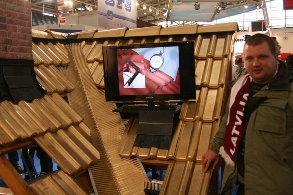 Smiltenietis, uzņēmējs Aldis Puksts šā gada sākumā būvniecības izstādē Minhenē pārliecinājās, ka Rietumeiropā ir daudz jaunu risinājumu, kā mājokļos palielināt energoefektivitāti. Vācijā ļoti populāra esot arī saules enerģijas izmantošana. 
Autors: No personīgā arhīva