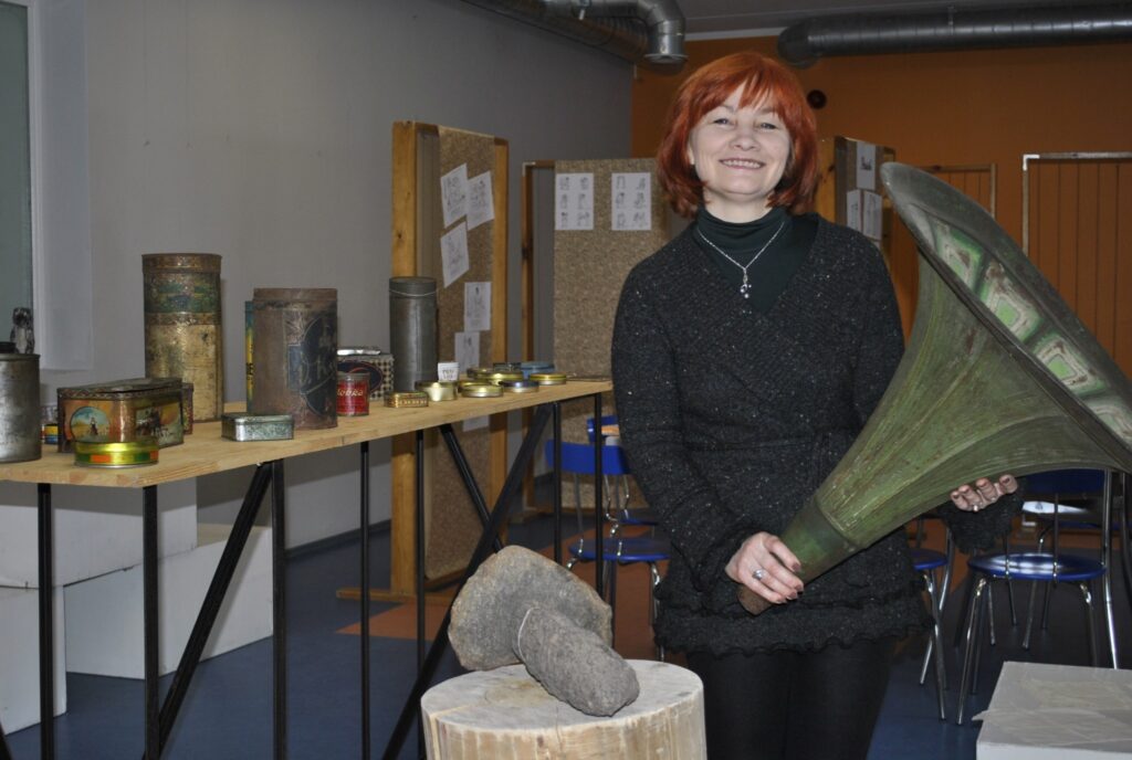 Smiltenes muzeja fonda vadītāja Zinaida Bērza ielūdz visus uz izstādi. Apskatot dīvainus priekšmetus un karikatūras, varēšot pasmaidīt un uzlabot omu.
Autors: Sandra Pētersone