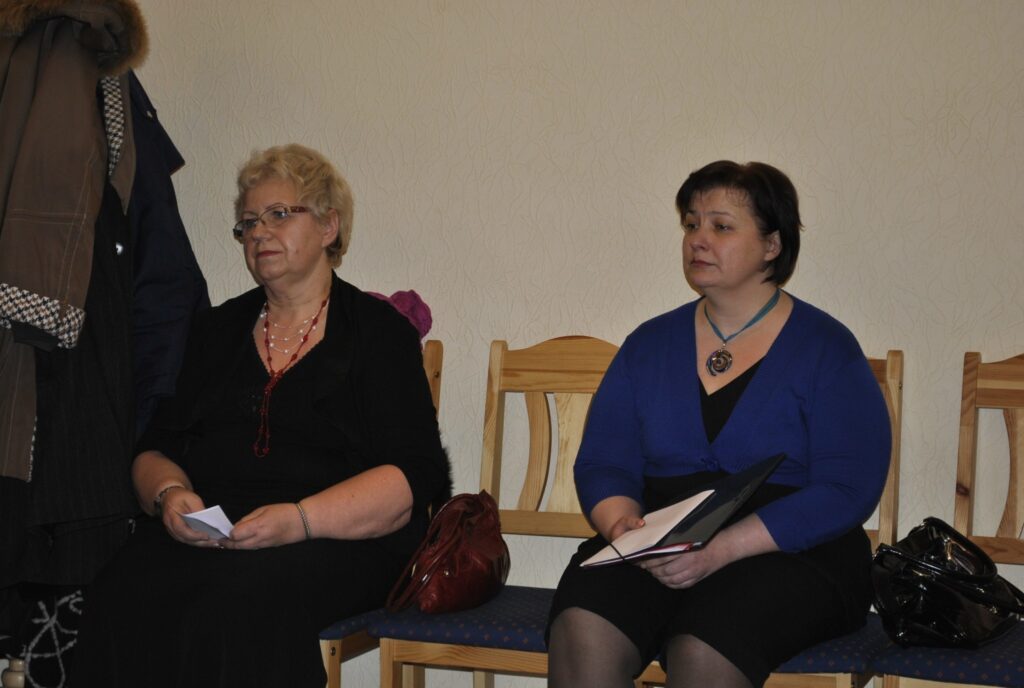 Brantu un Smiltenes pagasta pārvaldi vadīt deputāti uzticēja Mārītei Treijerei (no labās). Savukārt Velga Līdaciņa (blakus) reorganizācijas rezultātā  zaudēs pagasta pārvaldnieces darbu.
Autors: Sandra Pētersone