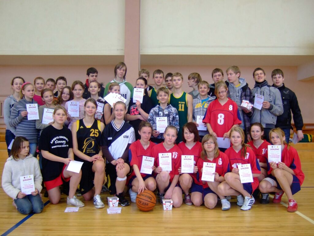Sacensības basketbolā aizvadījušas Smiltenes novada skolu 7. - 9. klašu komandas.
Autors: No personīgā arhīva