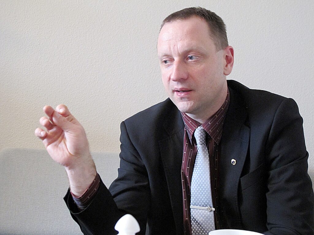 Valgas jaunais mērs Kalevs Herks sāk ar atvainošanos abu pilsētu iedzīvotājiem par neērtībam ielās un aicina uz sapratni, jo tas ir gluži tāpat kā remonta laikā ikvienā dzīvoklī. 
Autors: Aldis Dubļāns