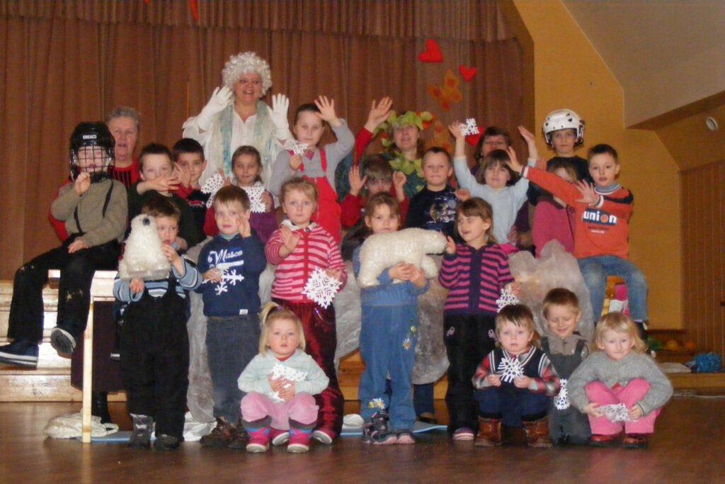 Vijciema pirmsskolas bērni izzina atšķirības starp ziemu un pavasari. 
Autors: No personīgā arhīva