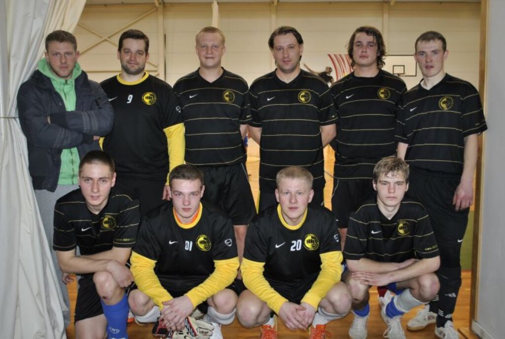  Smiltenes čempionātā telpu futbolā kopvērtējumā uzvarēja komanda “Valmieras FK/BSS”. Finālā spēlēja komandas otrais sastāvs, jo uzvara  bija nodrošināta jau iepriekš. 
Autors: Sandra Pētersone