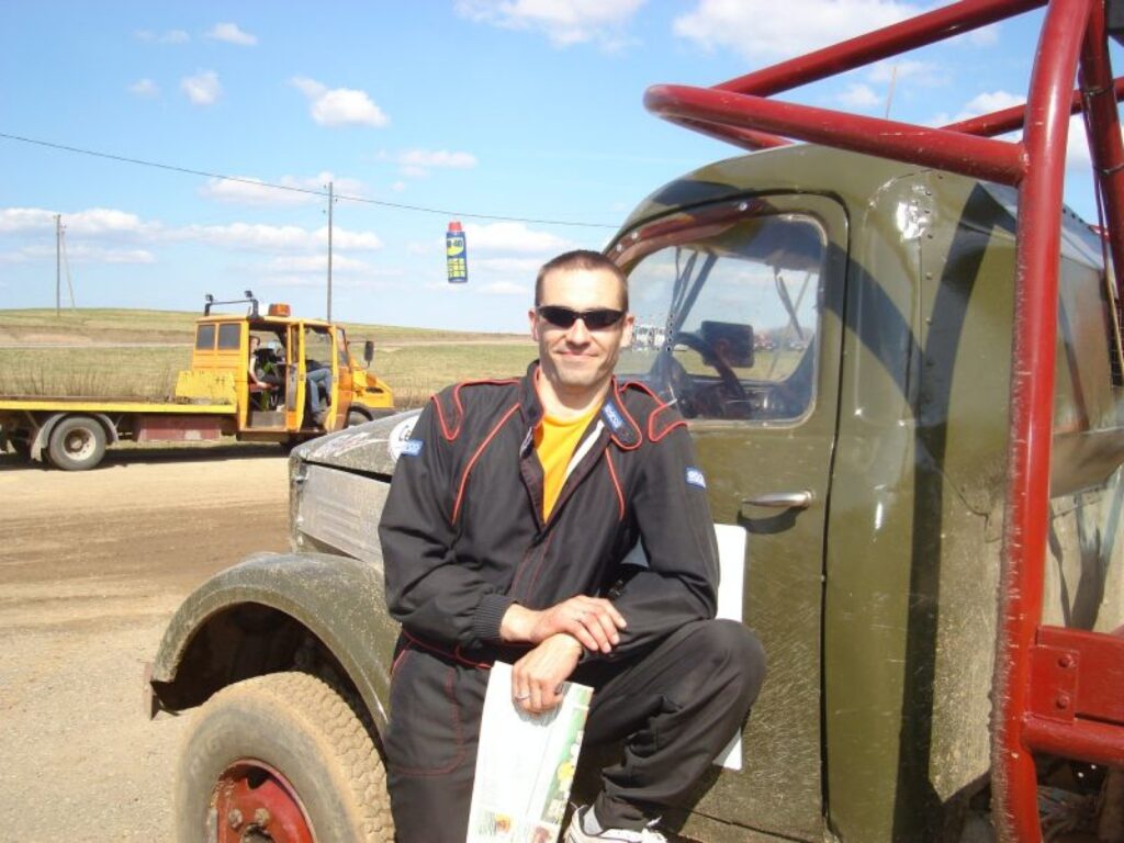 Andris Jurciņš. Lai sportistiem veiksme, līdzjutējiem - skaista sacīkste.
Autors: Toms Markss