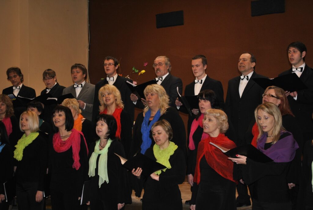 Visvairāk punktu skatē saņēma Smiltenes jauktais koris “Vidzemīte” (attēlā). Kolektīva  diriģentes ir Dzidra Jēkabsone un Baiba Zveja.
Autors: Sandra Pētersone