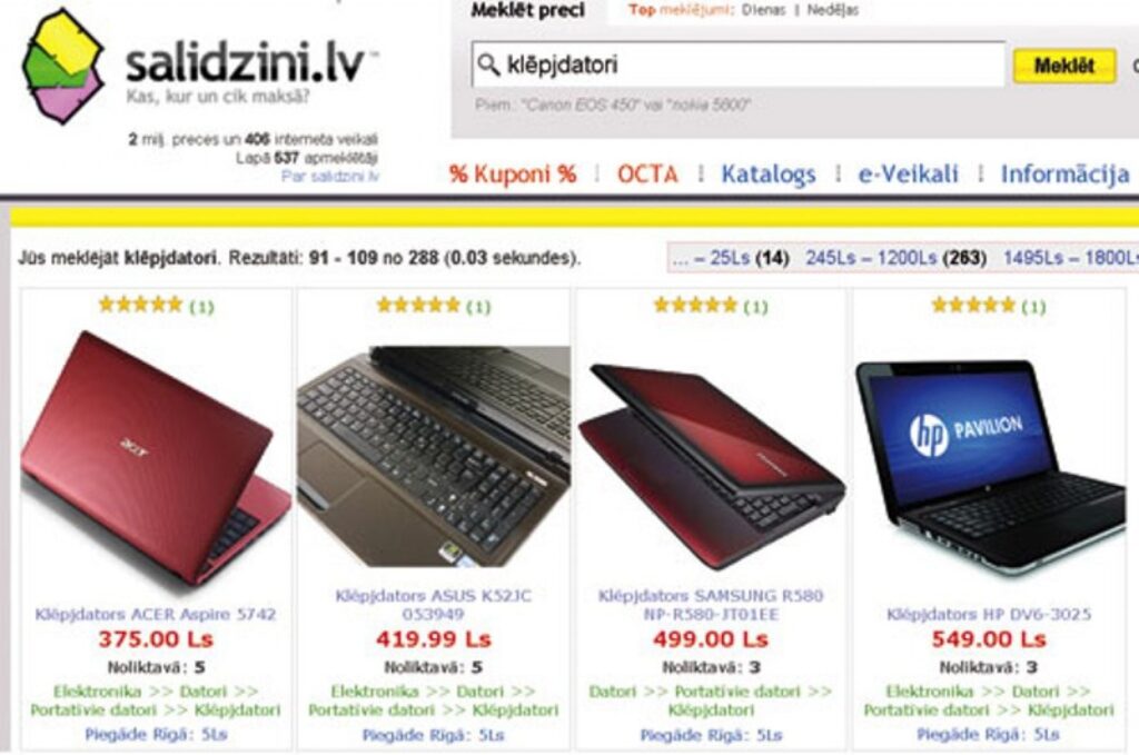 Internetā atveram salidzini.lv un meklēšanas logā rakstām «klēpjdatori». Diemžēl šajā portālā nav iespējams automātiski, ar filtriem, atlasīt vajadzīgos lielumus. Absolūtais minimums, lai nebūtu jāviļas un par savu datoru mums nebūtu kauns arī pēc diviem gadiem: Bluetooth; vismaz 15,6 collu monitors; vismaz 320 GB cietais disks; vismaz 3 GB operatīvā atmiņa; priekšroku dodam «Windows» operētājsistēmai, lai pēc tam nebūtu jādomā, kur un kā to instalēt; vebkamera – videosavienojumiem skaipā; «Wireless» 802.11 B/G/N – bezvadu internetam. Kā obligātu priekšnoteikumu atlasē iekļāvām tīkla karti, kas spēj nodrošināt 1Gb ātru internetu (LAN Mbps 10/100/1000).