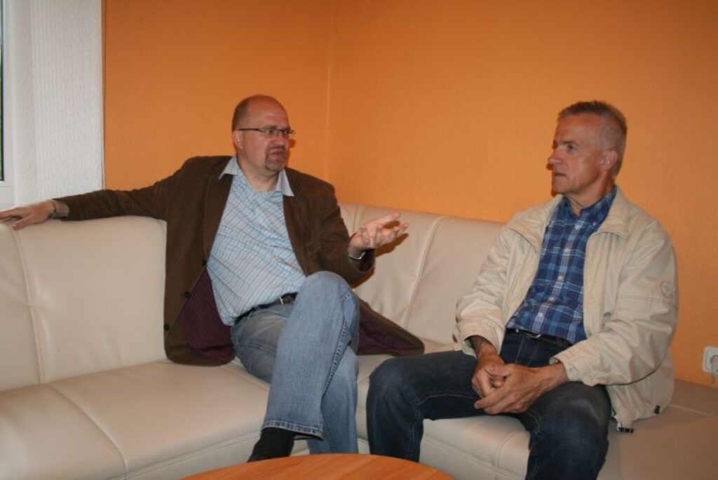 Kādreizējie domes vadītāji Vents Armands Krauklis (no kreisās) un Valdis Rogainis noliedz politiskus mērķus iecerētajām aktivitātēm Valkas pilsētas labā. 
Autors: Aivars Zilbers