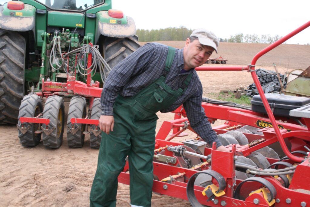 Graudaudzētājs Zintis Sula lēš, ka pie pašreizējā tempa šonedēļ saimniecībā  sēja būs pabeigta. 
Autors: Aivars Zilbers