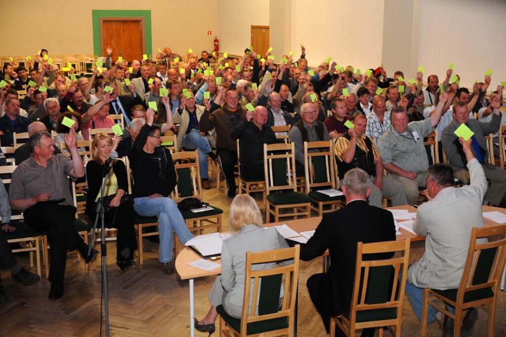 Kongresa dalībnieki balso par Latvijas Mednieku savienības dibināšanu
Autors: Didzis Pakalns 