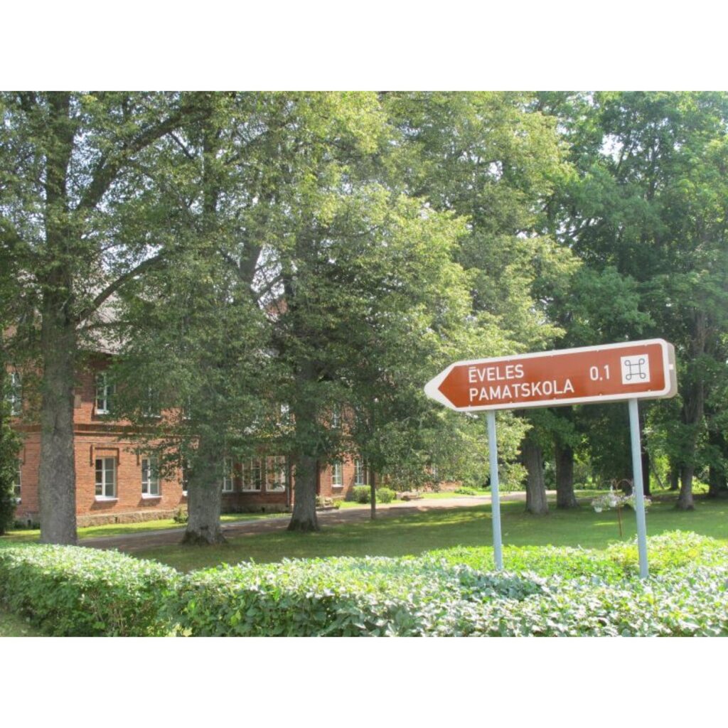 Otrdien viesojoties Ēveles pamatskolā, nevar nepamanīt, ka skolas saimi pārņēmis neliels uztraukums. Tas ir saprotams, jo sestdien skola, tās skolotāji un tehniskie darbinieki viesos gaida vismaz 300 salidojuma dalībniekus un viesus....
Autors: Inga Karpova