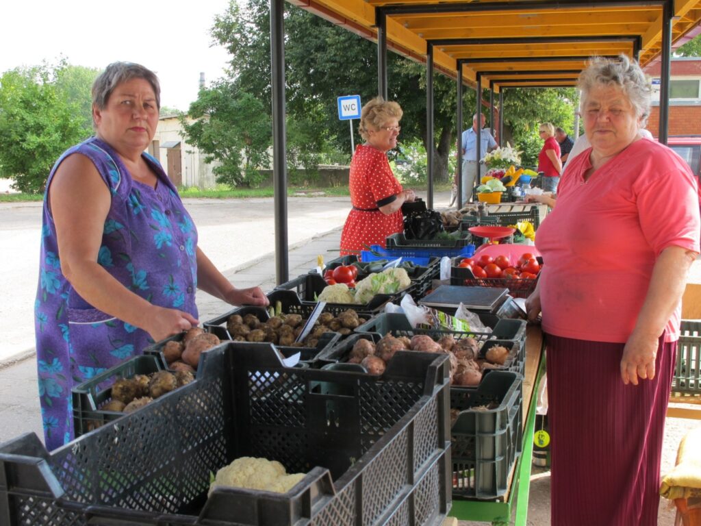 Pašvaldības SIA “Valkas pilsētas tirgus” direktore Skaidrīte Pavlova aicina valcēniešus būt iecietīgākiem un nelikt šķēršļus tirgus izaugsmē. 
Autors: Inga Karpova