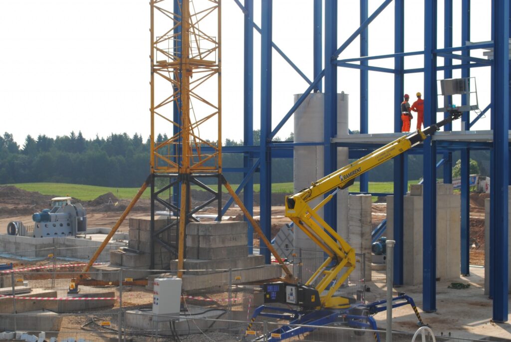 Launkalnes pagastā, uzņēmumā SIA “Graanul Invest” sākusies koģenerācijas stacijas būve. Objektu plānots nodot ekspluatācijā 2012. gada martā.
Autors: Sandra Pētersone