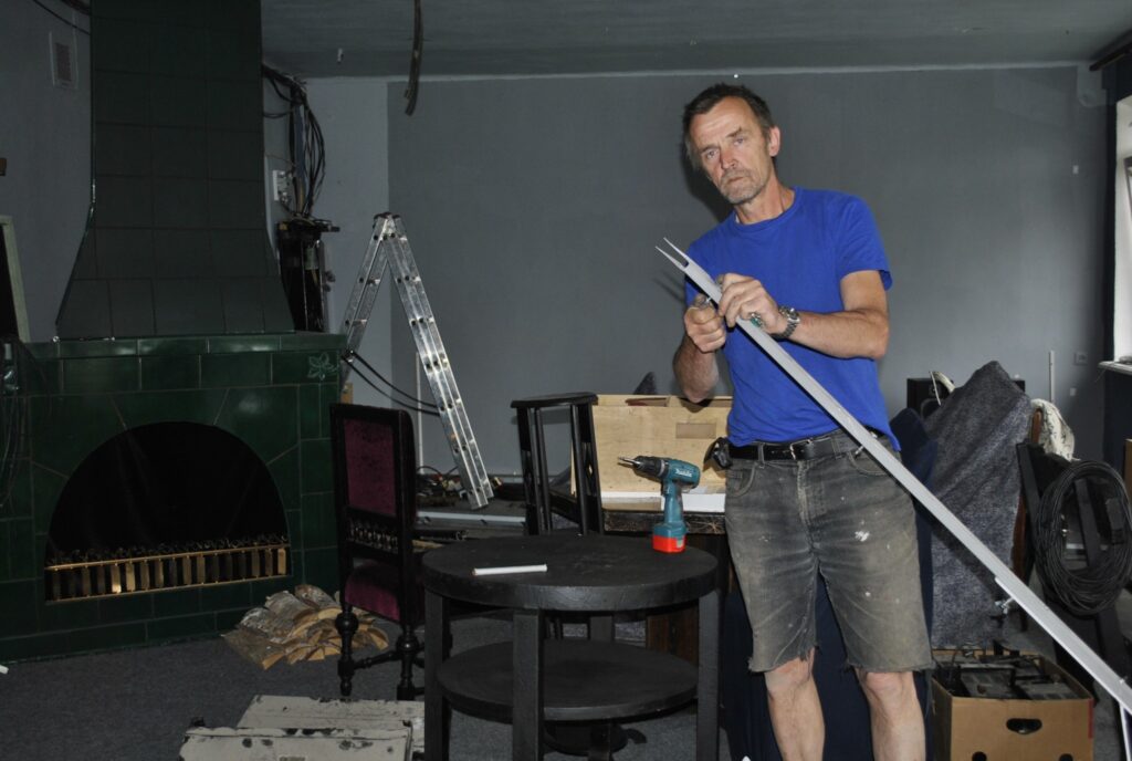 Andrejs Leja turpina atbrīvot telpas, lai varētu sākties rekonstrukcijas darbi, bet pagaidām nav zināms, kad tas varētu notikt.
Autors: Sandra Pētersone