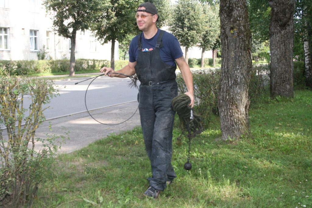  Skursteņslauķis Ilvars Rullis aicina iedzīvotājus laikus ieplānot dūmeņu tīrīšanu. 
Autors: Inga Karpova